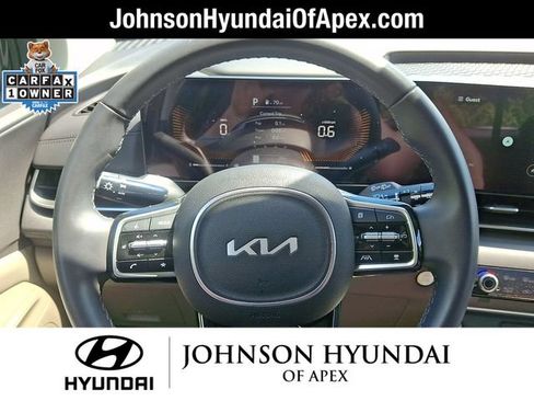 Used 2025 Kia Carnival EX FWD image 19