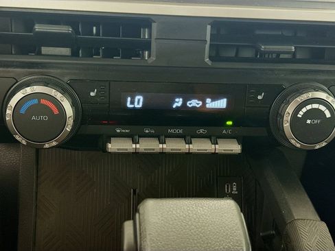 Certified 2024 Toyota Tacoma TRD Off-Road AWD/4WD image 16
