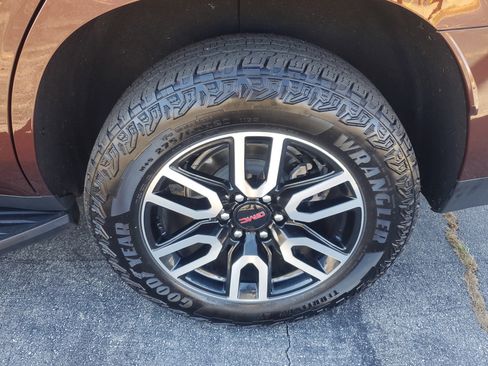 Used 2023 GMC Yukon AT4 image 7