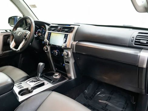 Used 2022 Toyota 4Runner SR5 Premium w/ Moonroof Package AWD/4WD image 31
