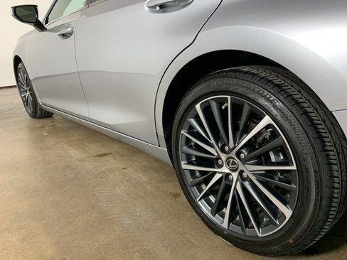 Used 2025 Lexus ES 300h w/ Premium Package image 15