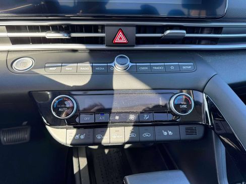 Used 2023 Hyundai Elantra Limited FWD image 32