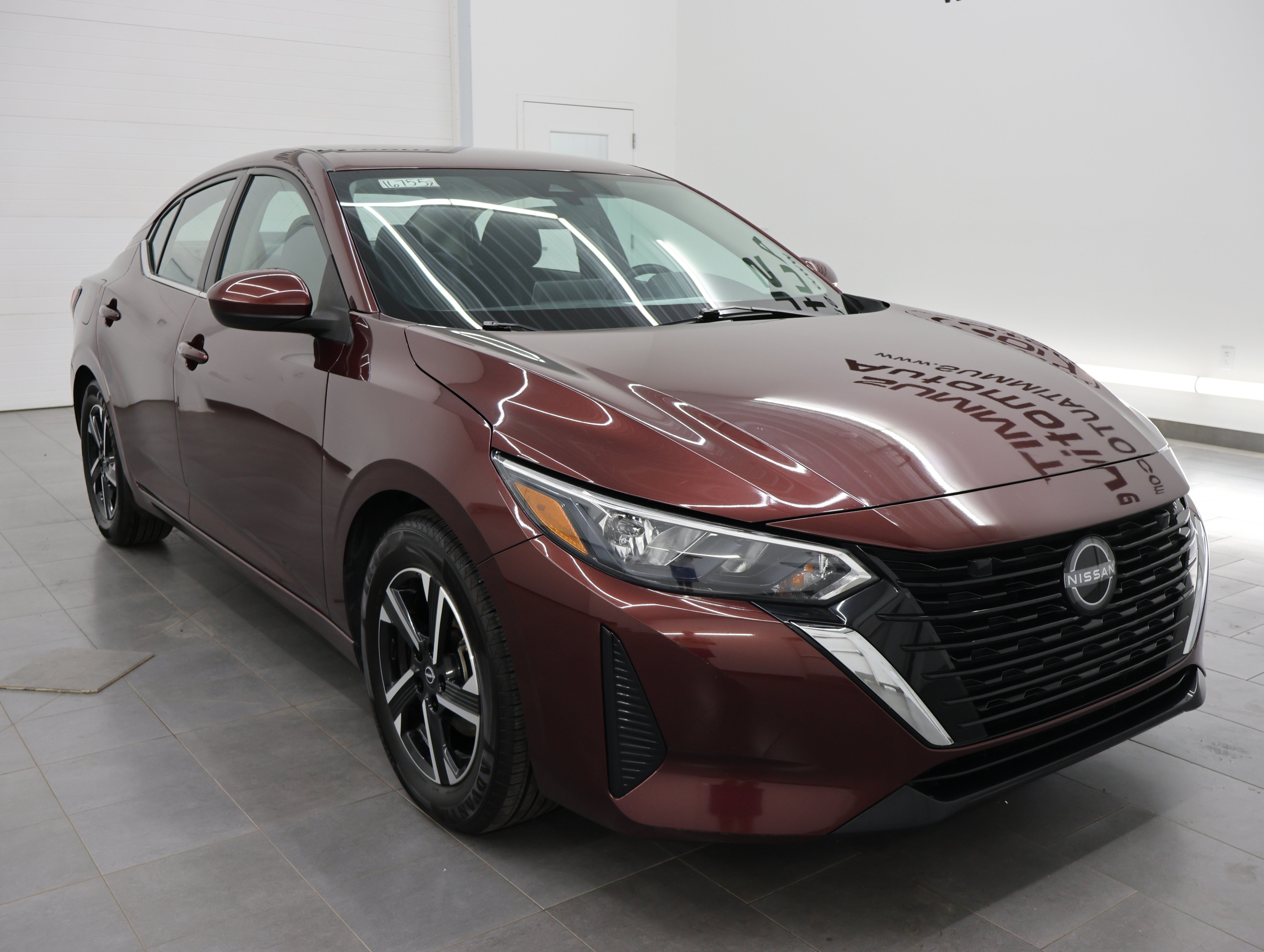 Used 2024 Nissan Sentra SV FWD image 2