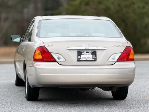 Used 2000 Toyota Avalon XL image 4