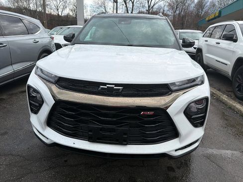 Used 2023 Chevrolet TrailBlazer RS w/ Sun and Liftgate Package image 2