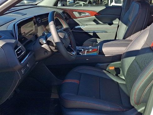 New 2026 Chevrolet Traverse RS FWD image 8