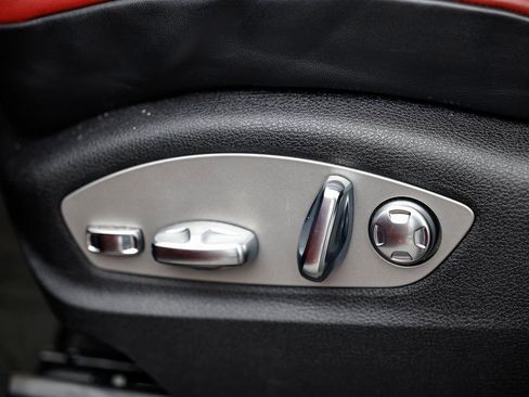 Used 2024 Porsche Macan AWD image 23