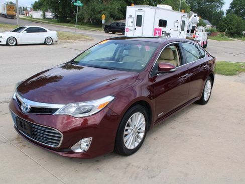 Used 2014 Toyota Avalon Limited FWD image 4