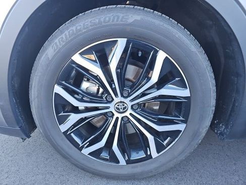 Used 2025 Toyota Crown XLE image 13