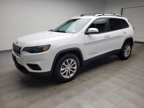 Used 2019 Jeep Cherokee Latitude w/ Cold Weather Group AWD/4WD image 2