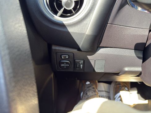 Used 2018 Toyota Corolla SE FWD image 25