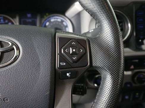 Used 2016 Toyota Tacoma Limited w/ Towing Package image 34