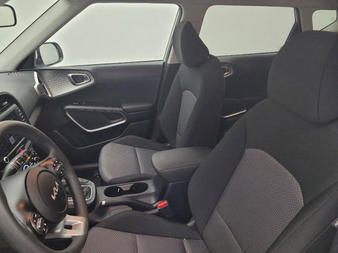 Used 2025 Kia Soul LX FWD image 17