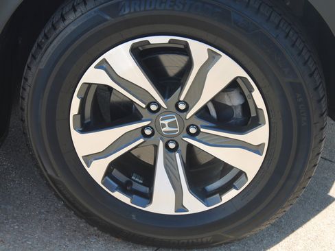 Used 2018 Honda CR-V LX image 3