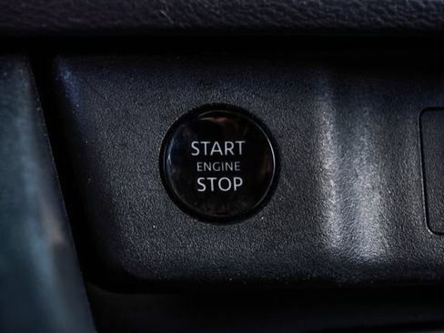 Used 2025 Nissan Rogue SV AWD/4WD image 25