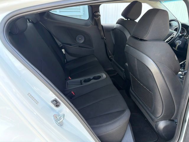 Used 2017 Hyundai Veloster FWD image 18