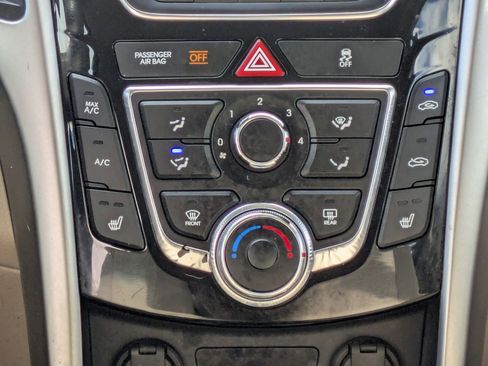 Used 2015 Hyundai Elantra GT image 28