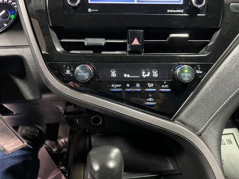 Used 2024 Toyota Camry SE image 28
