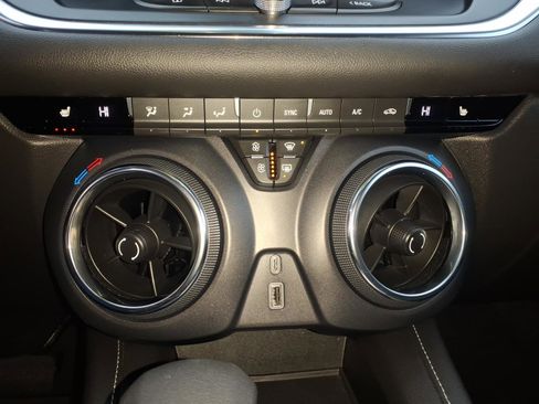 Used 2025 Chevrolet Blazer LT image 17