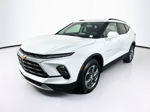 Used 2024 Chevrolet Blazer LT w/ Convenience Package FWD image 3