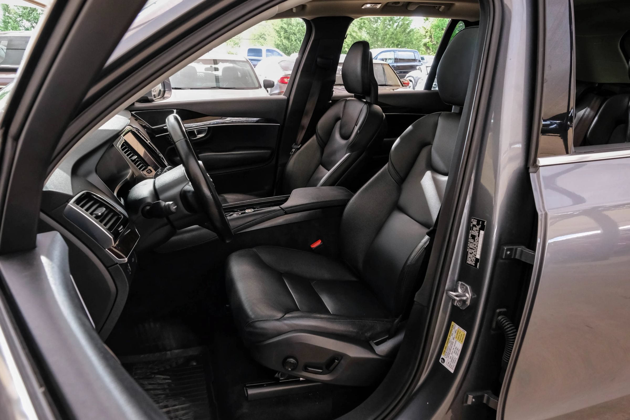 Used 2017 Volvo XC90 T5 Momentum w/ Vision Package FWD image 32