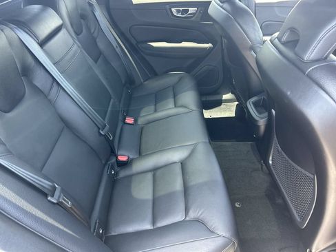Used 2020 Volvo XC60 T5 Momentum w/ Protection Package Premier FWD image 28
