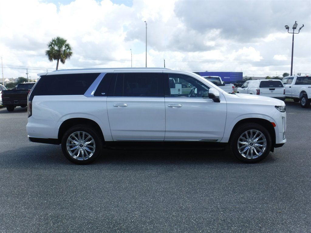 Used 2023 Cadillac Escalade ESV Premium Luxury RWD image 3