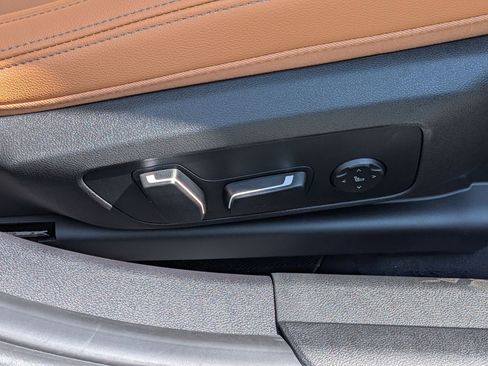 New 2026 BMW 330i Sedan w/ M Sport Package RWD image 38