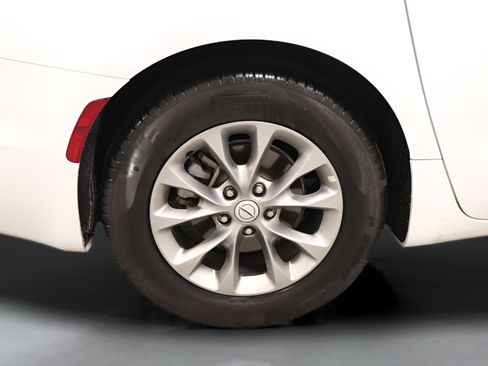 Used 2026 Chrysler Pacifica Limited FWD image 37