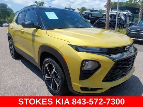 Used 2023 Chevrolet TrailBlazer RS w/ Sun and Liftgate Package AWD/4WD image 3