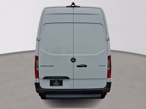 Used 2025 Mercedes-Benz Sprinter 2500 image 6