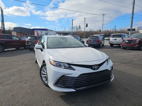 Used 2021 Toyota Camry LE image 1