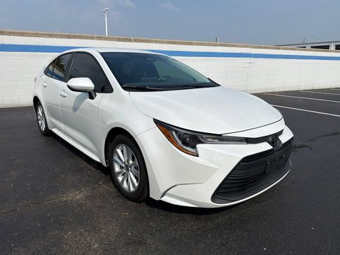 Used 2025 Toyota Corolla LE w/ LE Premium Package FWD image 7