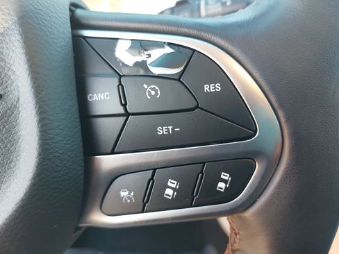 Used 2019 Chrysler Pacifica Touring-L Plus w/ Advanced Safetytec Group image 20