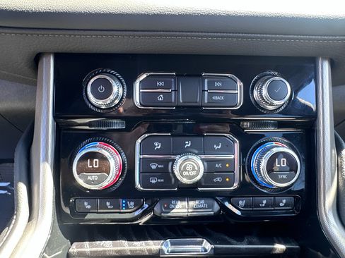 Used 2024 GMC Yukon XL Denali image 21