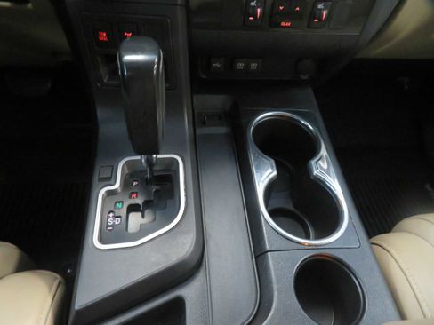 Used 2020 Toyota Sequoia Limited w/ Safety & Convenience Package AWD/4WD image 56