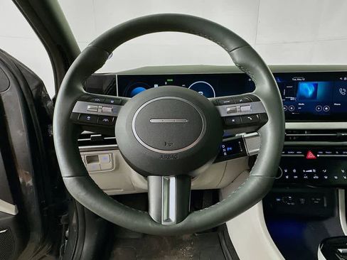 Used 2025 Hyundai Tucson Limited FWD image 16
