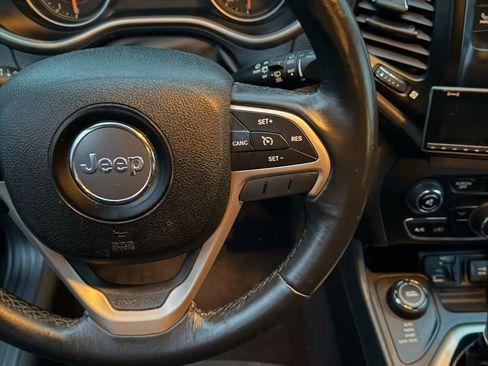 Used 2016 Jeep Cherokee Latitude w/ Comfort & Sound Group image 34