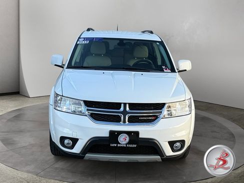 Used 2018 Dodge Journey SXT w/ Connectivity Group FWD image 2
