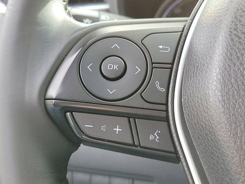 Used 2021 Toyota Venza LE image 24