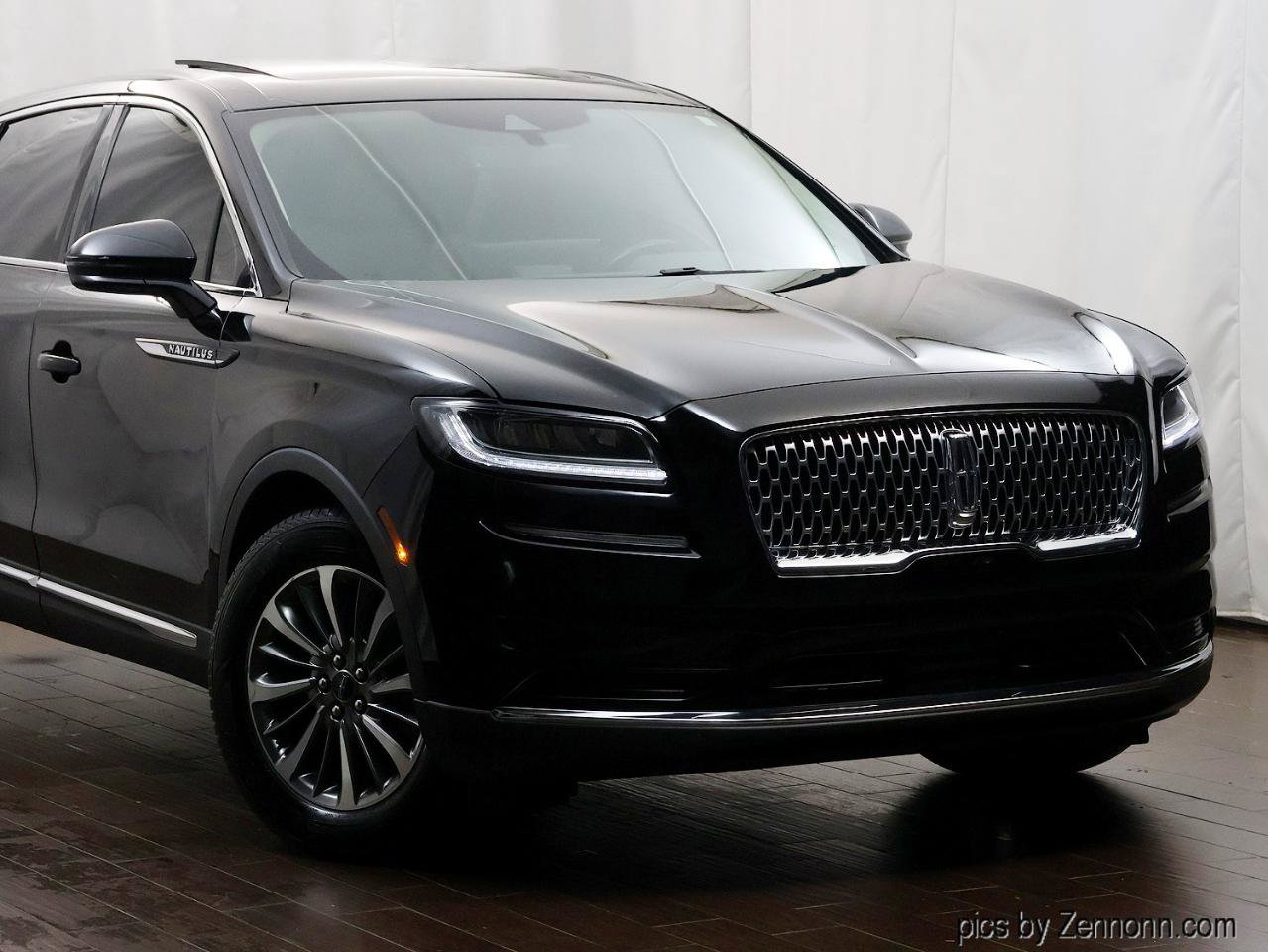 Used 2021 Lincoln Nautilus Reserve AWD/4WD image 2