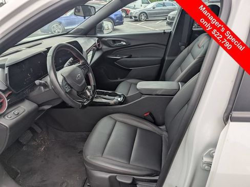 Used 2024 Chevrolet Trax RS w/ Sunroof Package FWD image 13