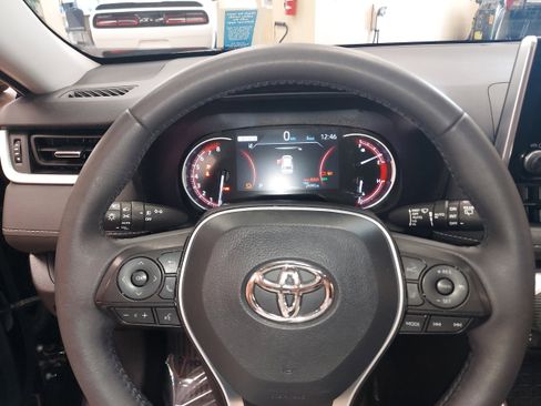 Used 2023 Toyota RAV4 XLE Premium image 17