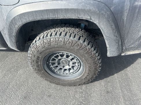 Used 2023 Toyota Tacoma TRD Off-Road w/ TRD Premium Off Road Package image 18