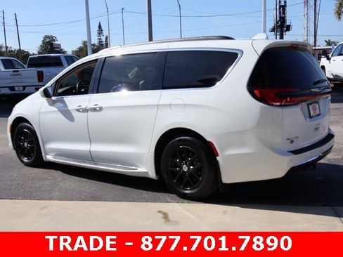 Used 2021 Chrysler Pacifica Touring w/ Cold Weather Group image 5