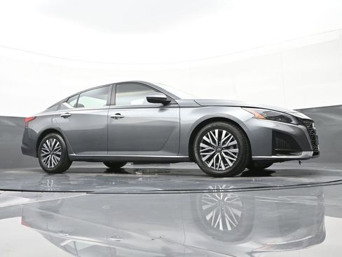Used 2023 Nissan Altima 2.5 SV image 32