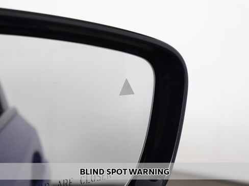 Used 2023 BMW 330i xDrive Sedan w/ M Sport Package image 6