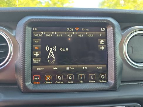 Used 2023 Jeep Wrangler Unlimited Rubicon 4xe AWD/4WD image 21