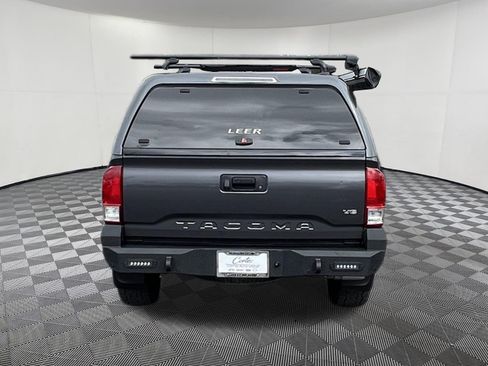 Used 2017 Toyota Tacoma TRD Sport w/ Premium & Technology Package AWD/4WD image 5