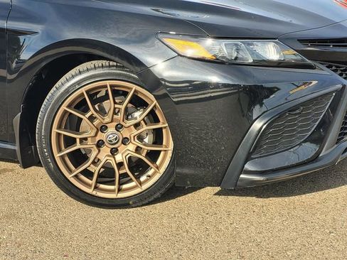 Used 2024 Toyota Camry SE image 9